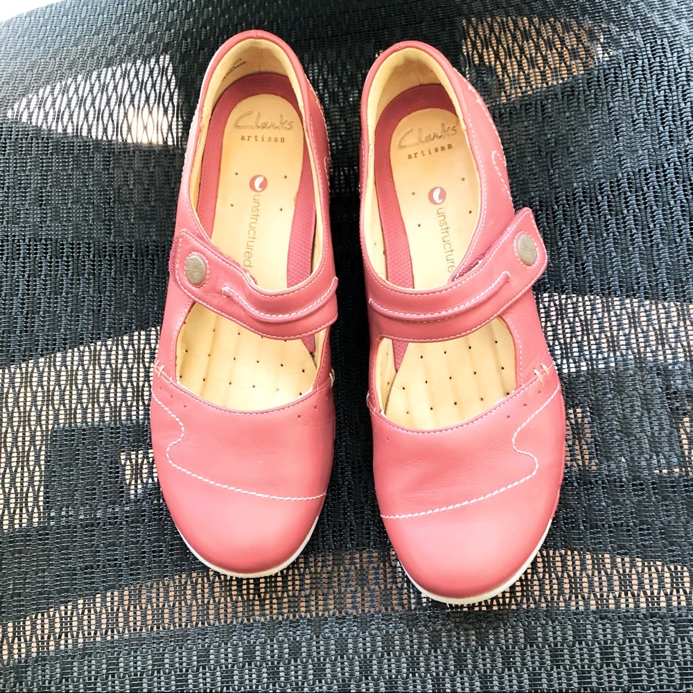NWOT: CLARKS walking shoes